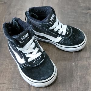 Baby Vans. Zipper back.